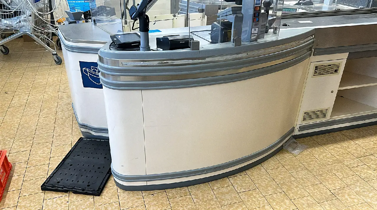 Aldi Markt Kasse Möbelfolie Vorher