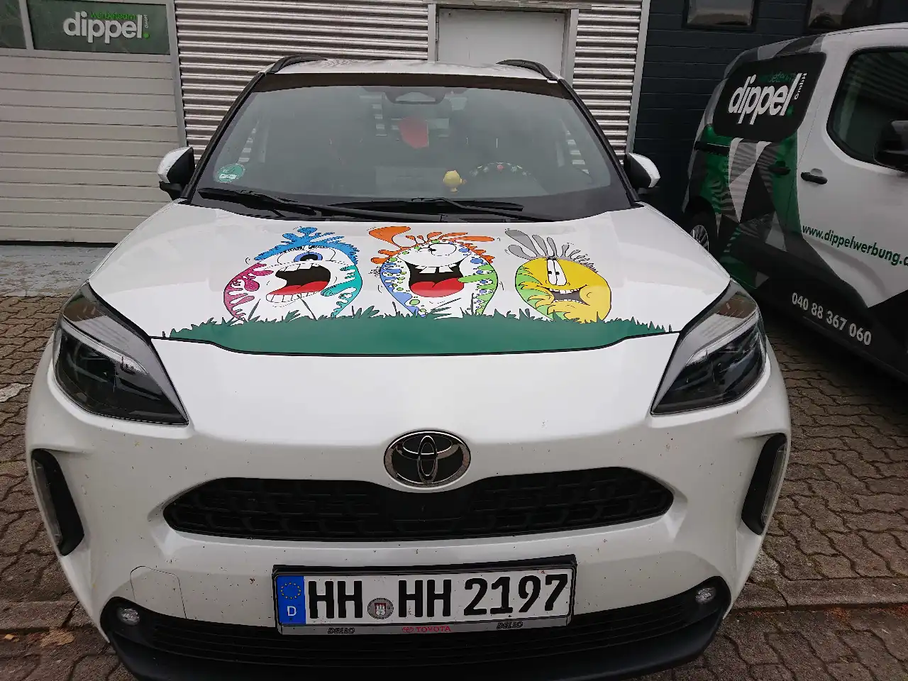 Yaris Cross Beschriftung Nachher